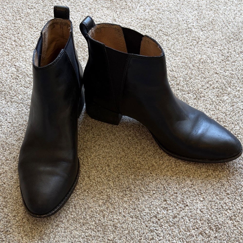 Madewell Women’s Black Leather Ankle Boots - Classic Chelsea Style size 7.5
